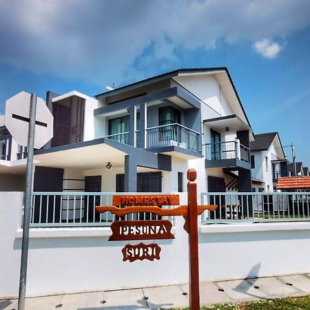 Pesona Suri Homestay Бату-Пахат Екстер'єр фото