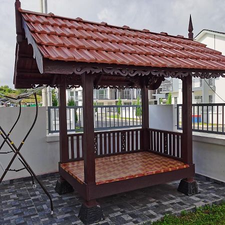 Pesona Suri Homestay Бату-Пахат Екстер'єр фото