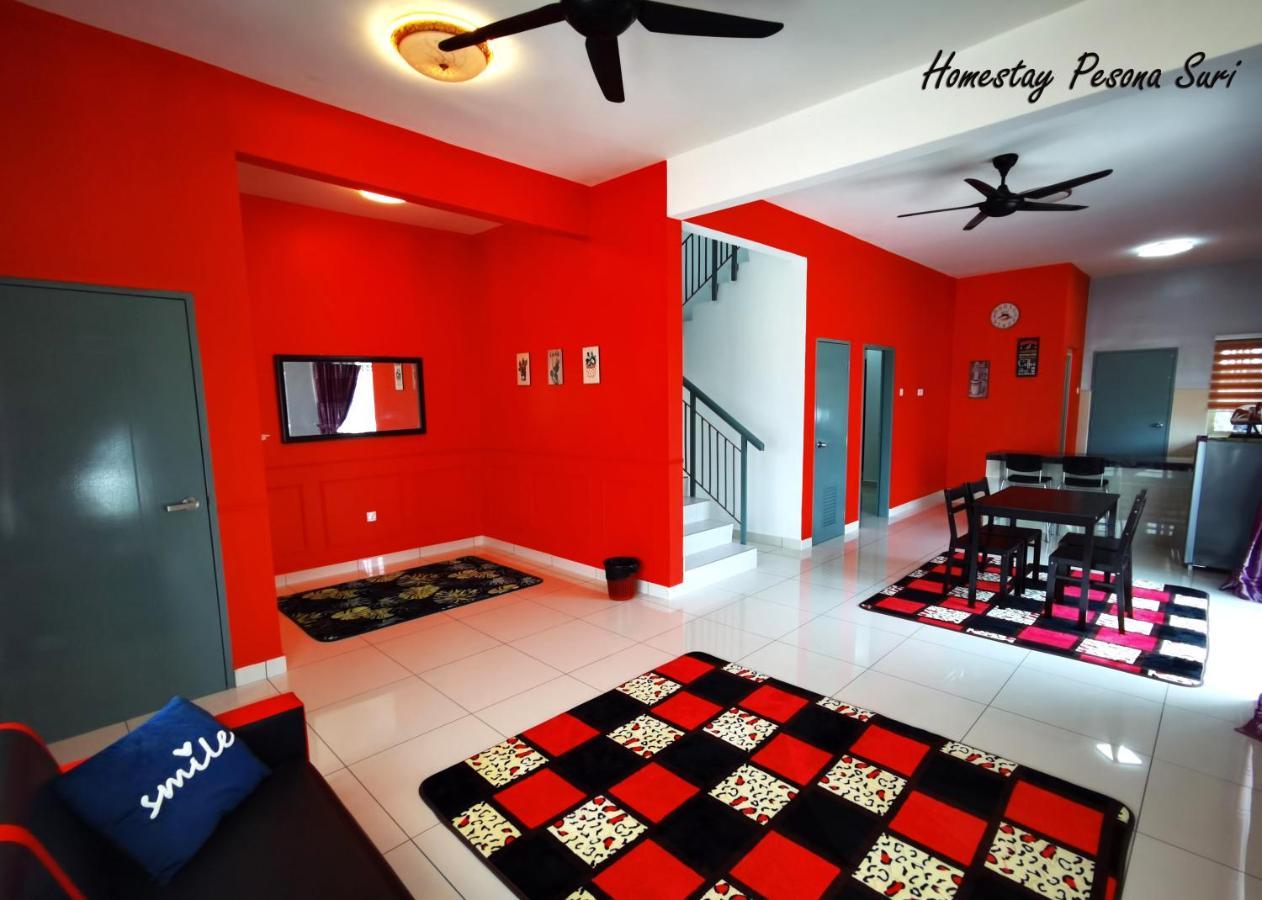 Pesona Suri Homestay Бату-Пахат Екстер'єр фото