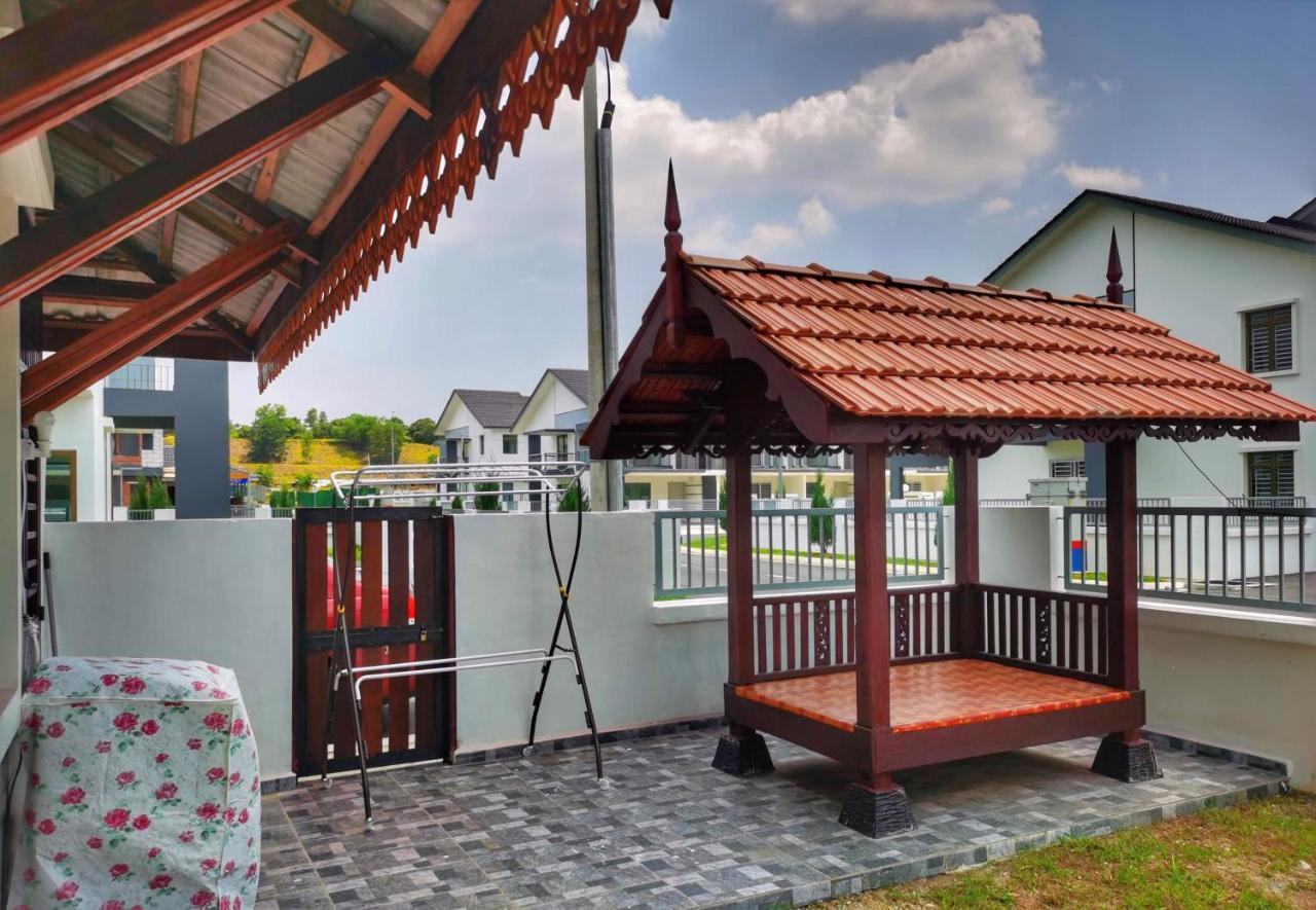 Pesona Suri Homestay Бату-Пахат Екстер'єр фото